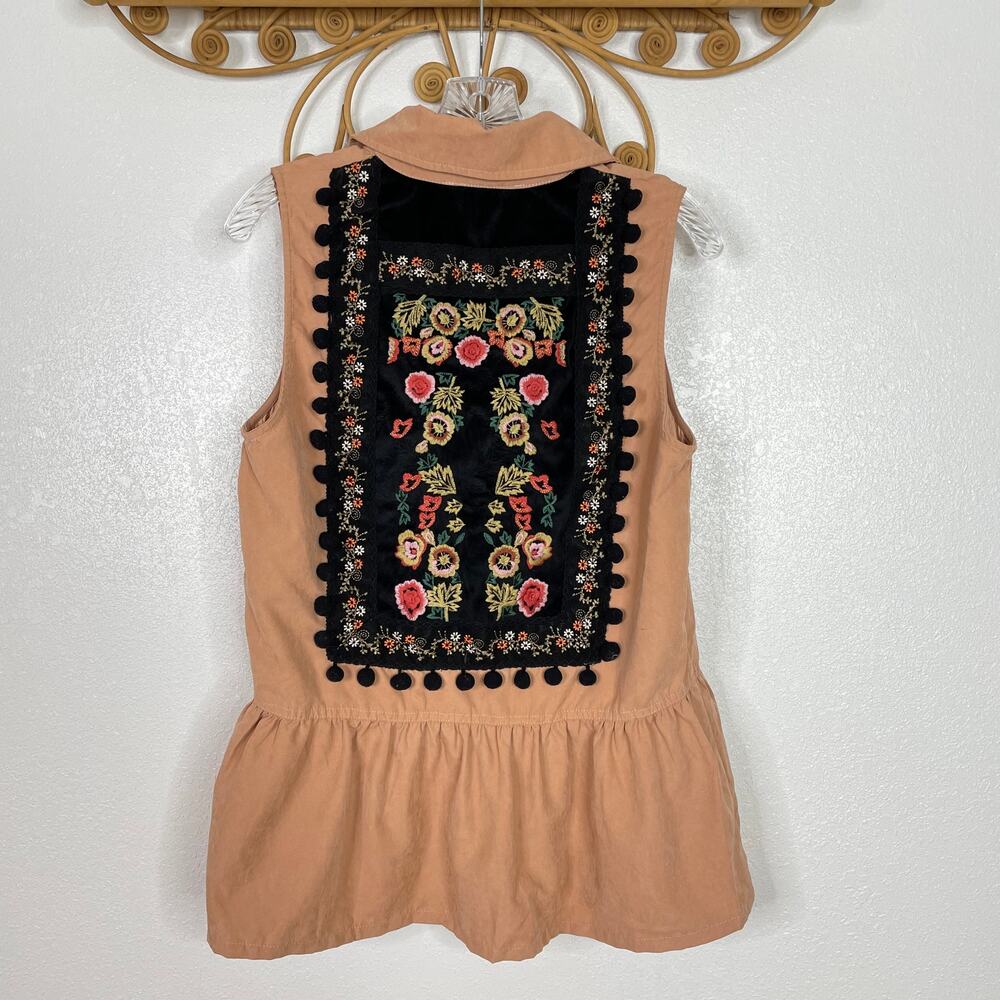 Entro vest floral embroidered tan back Small sleeveless